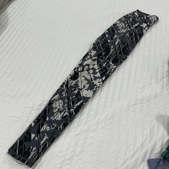 Fabletics Anywhere Motion 365+ High-Waisted Legging - Picture 2 of 3